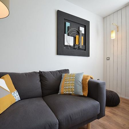 Modern Holiday Home In Bastogne With Fenced Garden Bagian luar foto