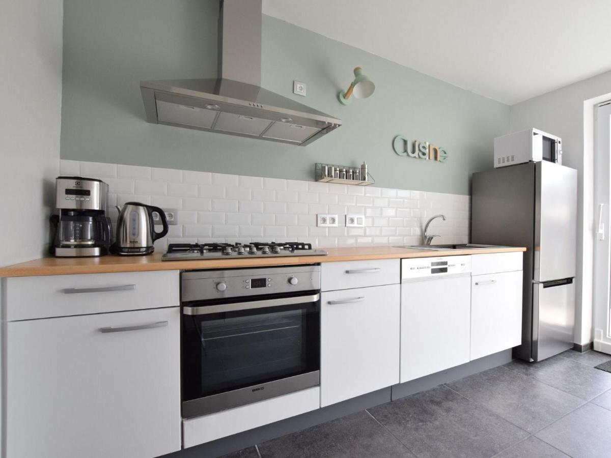 Modern Holiday Home In Bastogne With Fenced Garden Bagian luar foto