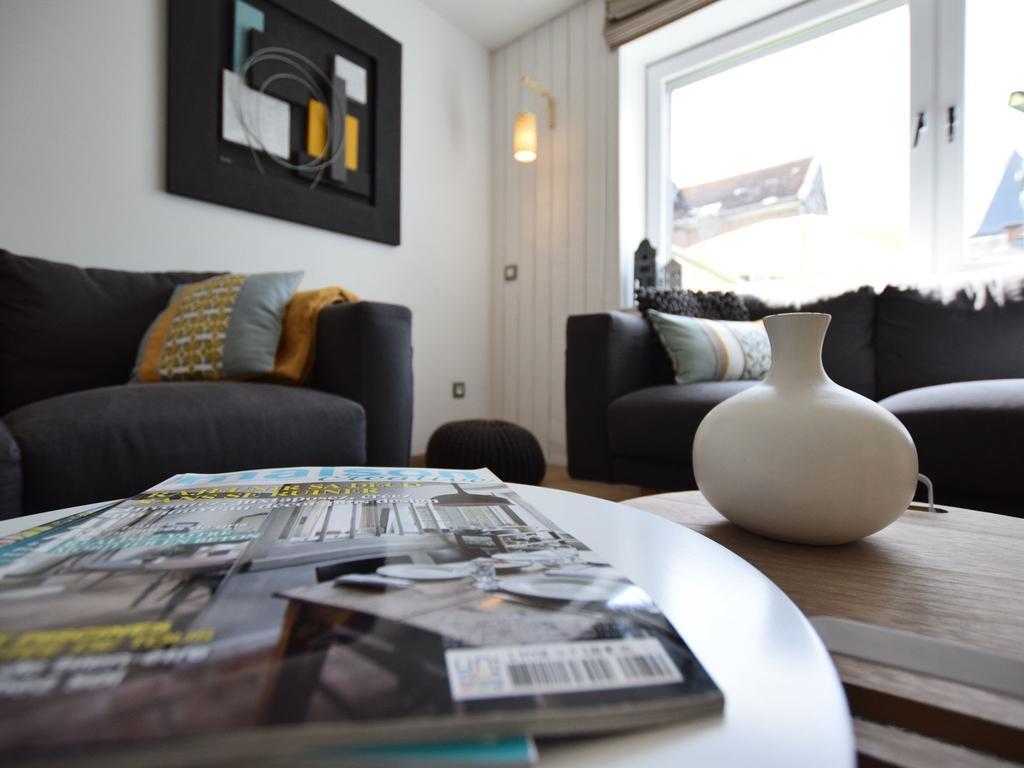 Modern Holiday Home In Bastogne With Fenced Garden Bagian luar foto