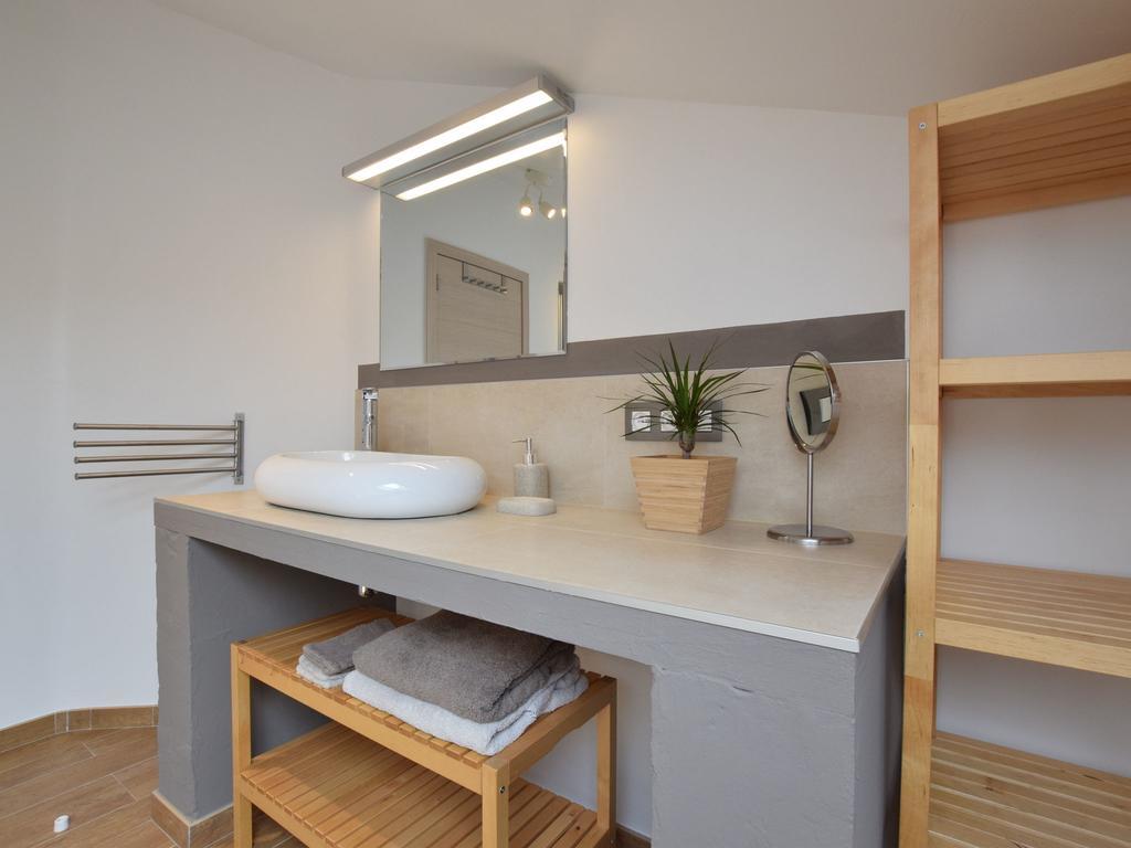 Modern Holiday Home In Bastogne With Fenced Garden Bagian luar foto