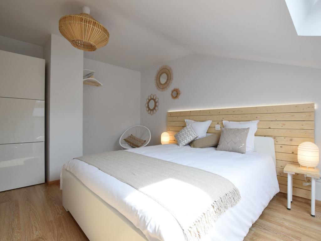 Modern Holiday Home In Bastogne With Fenced Garden Bagian luar foto